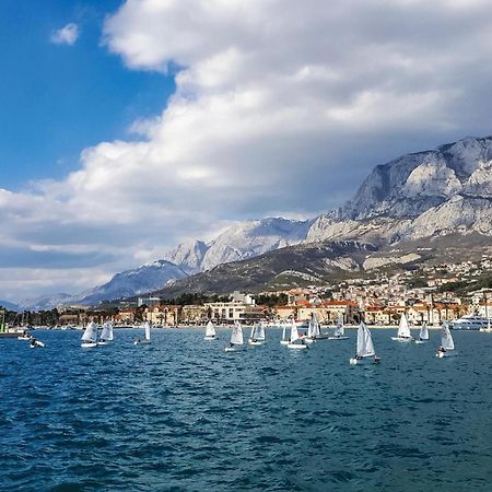 Lovely Apartment In Makarska With Kitchen Exteriör bild