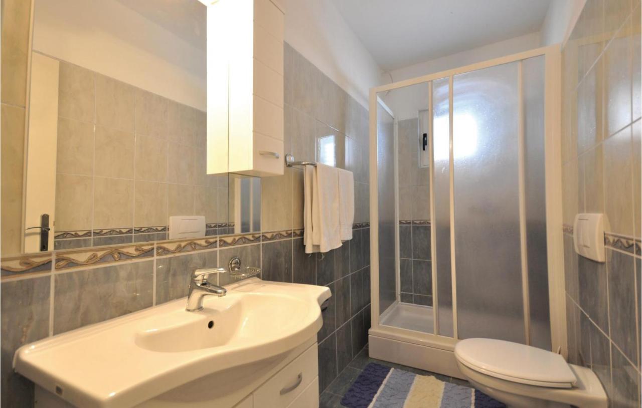 Lovely Apartment In Makarska With Kitchen Exteriör bild